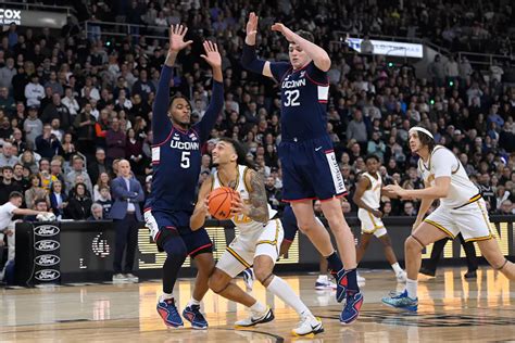 2025 NBA Rookie of the Year Predictions & Odds: Castle Could .